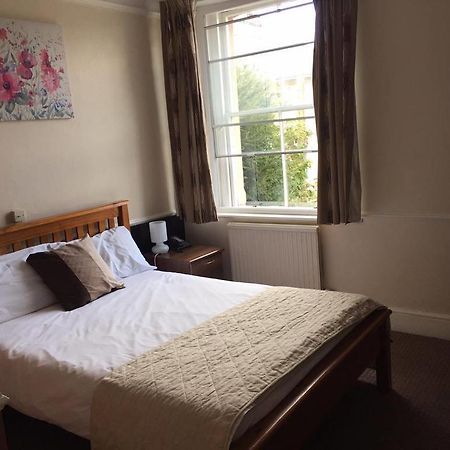 The Pines Guest Accommodation 奇彭纳姆 外观 照片