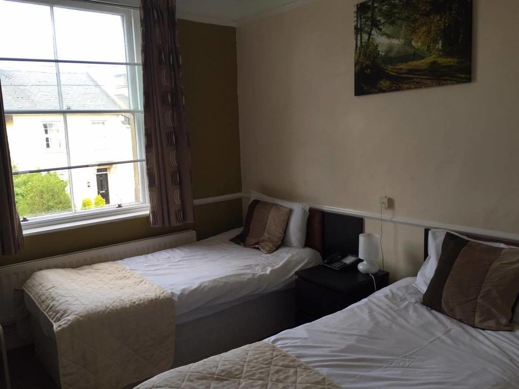 The Pines Guest Accommodation 奇彭纳姆 外观 照片