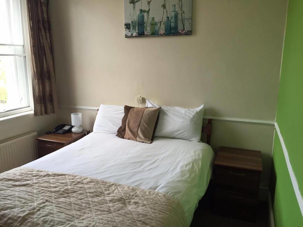The Pines Guest Accommodation 奇彭纳姆 外观 照片