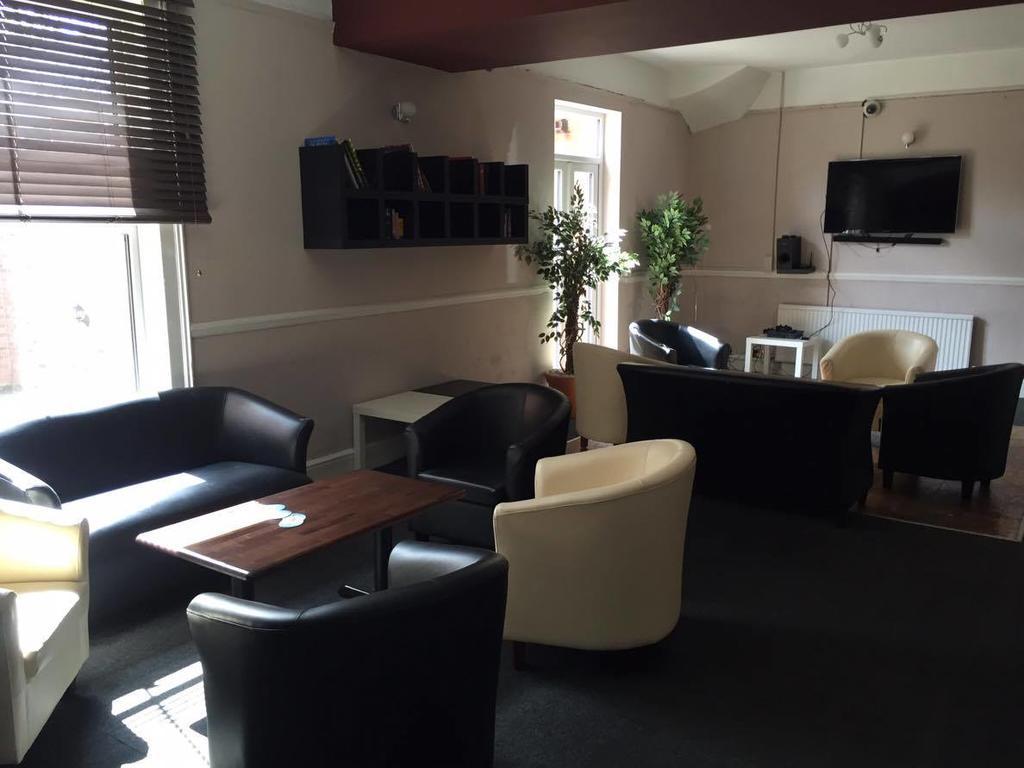 The Pines Guest Accommodation 奇彭纳姆 外观 照片