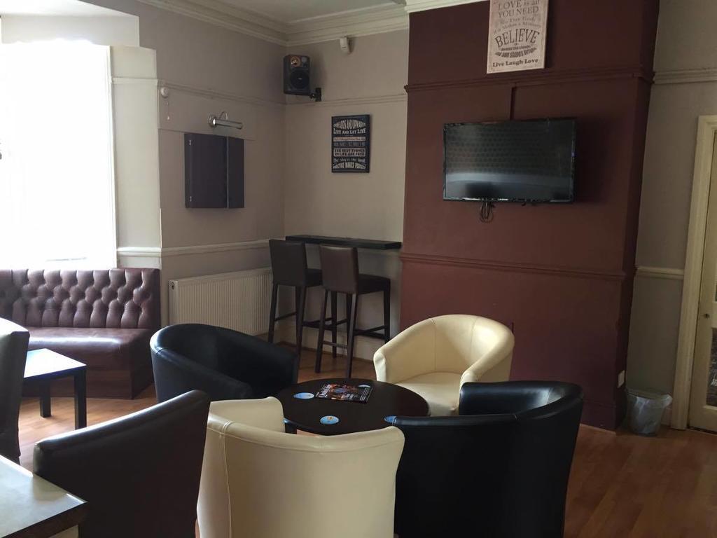The Pines Guest Accommodation 奇彭纳姆 外观 照片