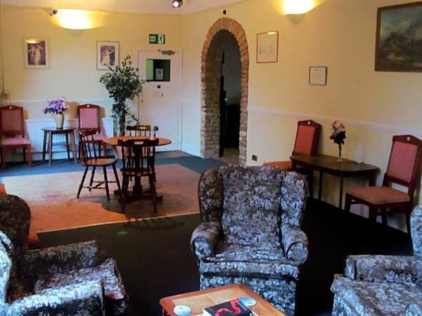 The Pines Guest Accommodation 奇彭纳姆 外观 照片