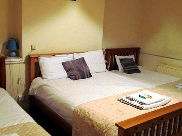 The Pines Guest Accommodation 奇彭纳姆 外观 照片