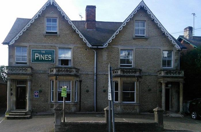 The Pines Guest Accommodation 奇彭纳姆 外观 照片
