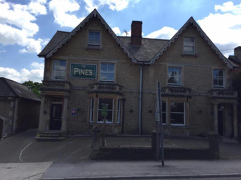 The Pines Guest Accommodation 奇彭纳姆 外观 照片