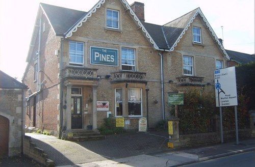 The Pines Guest Accommodation 奇彭纳姆 外观 照片