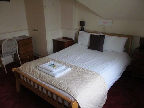 The Pines Guest Accommodation 奇彭纳姆 外观 照片