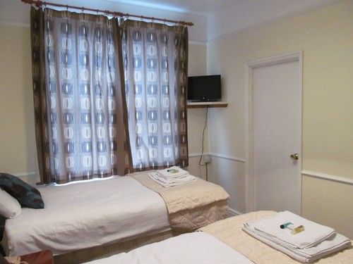 The Pines Guest Accommodation 奇彭纳姆 外观 照片
